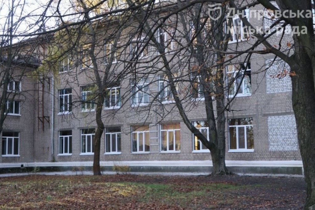 В Днепре из-за ракетного удара пострадала школа - || фото: dniprorada.gov.ua