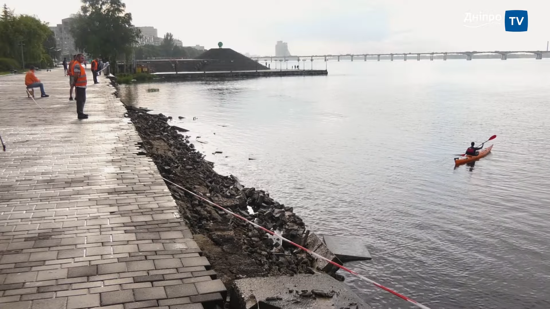 Обвал на Набережной - фото: dnipro.tv