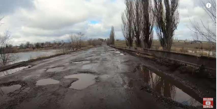 Очень много ям / фото: Moto LIFE