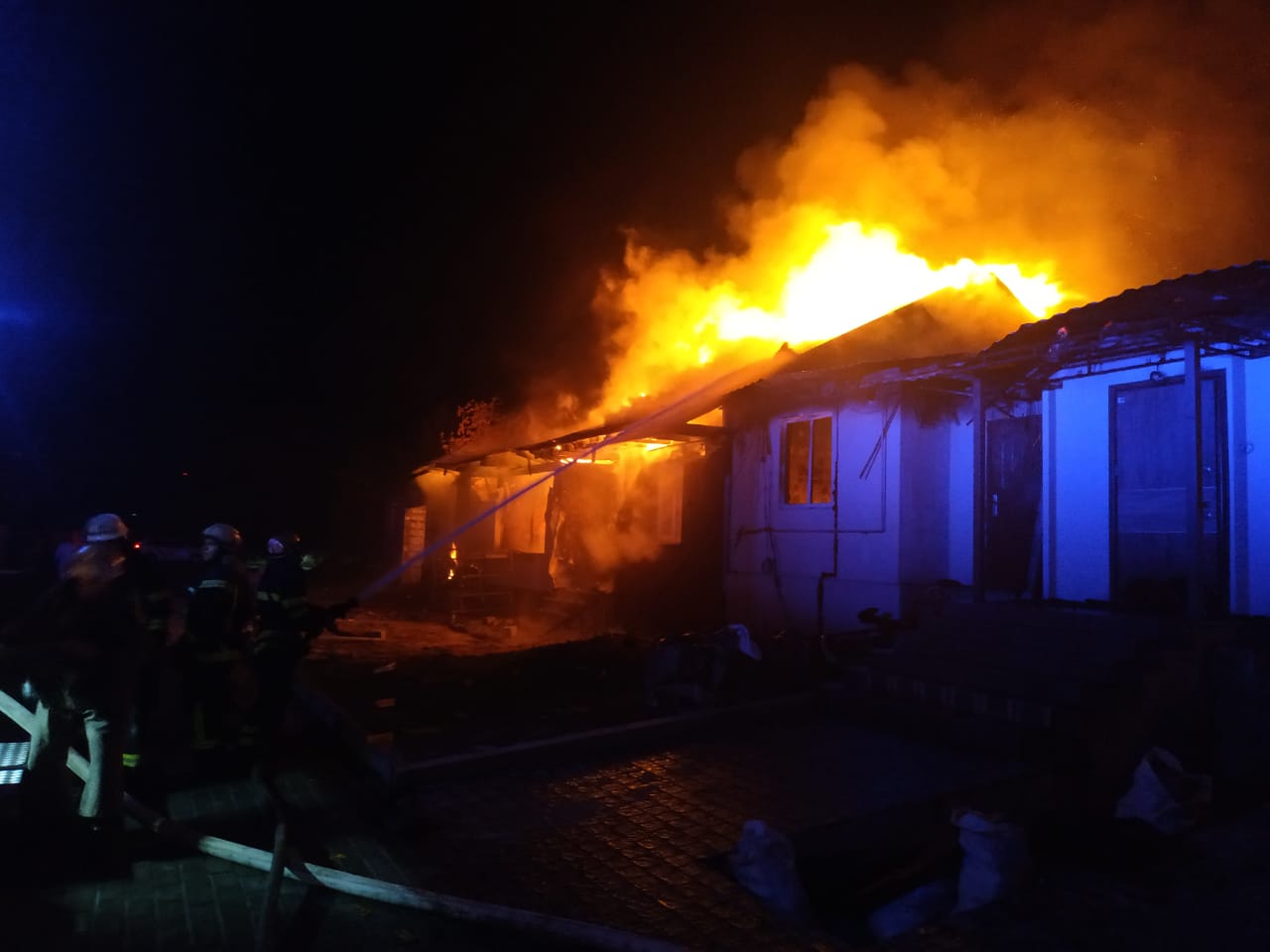 Крупный пожар в Елизаветовке / фото: ГСЧС