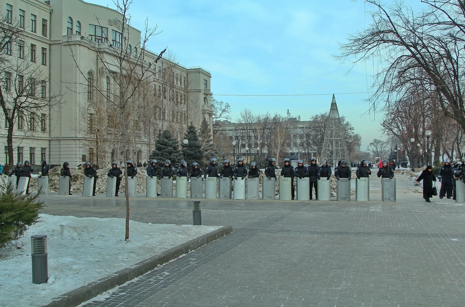 Так площадь перед ОГА выглядела на утро следующего дня / фото: Денис Моторин