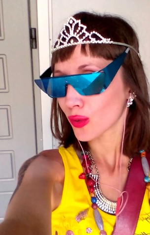 Девушка любит удивлять людей / фото: "Сплетни Днепра"