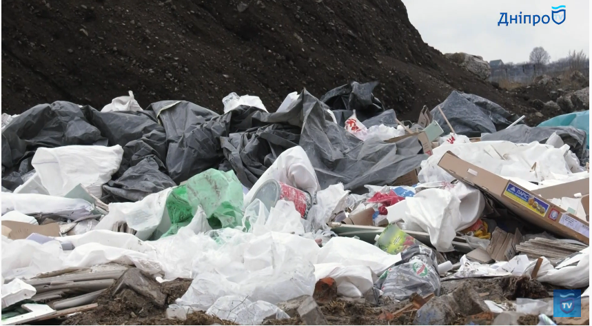 Свалка образовалась несколько лет назад / фото: ДніпроTV