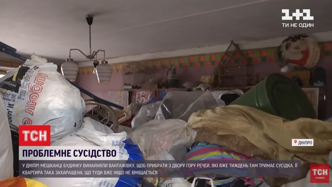 Днепрянка завалила свою квартиру мусором - || фото: tsn.ua