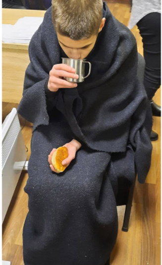 Мальчик прыгнул в ледяную воду, чтобы спасти пса / фото: dli.donetsk.ua