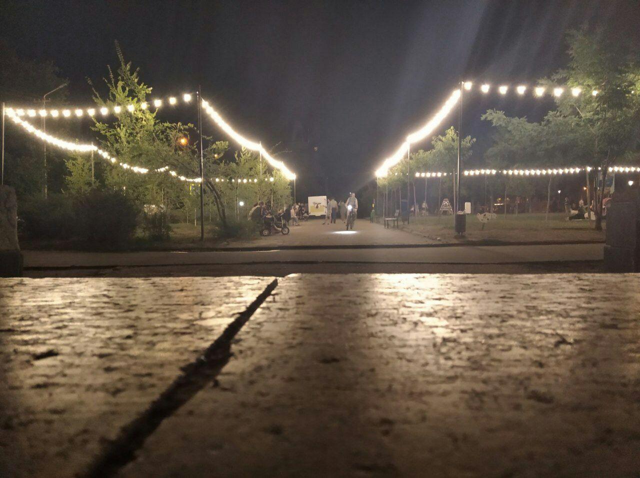 Новая фотозона: В сквере на Петра Калнышевского появилась подсветка фото 1