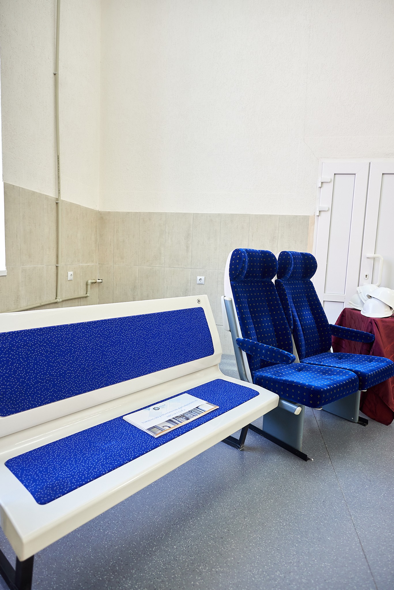 Будет комфортнее: в пригородных электричках появятся разноцветные сидения и новые двери фото 1