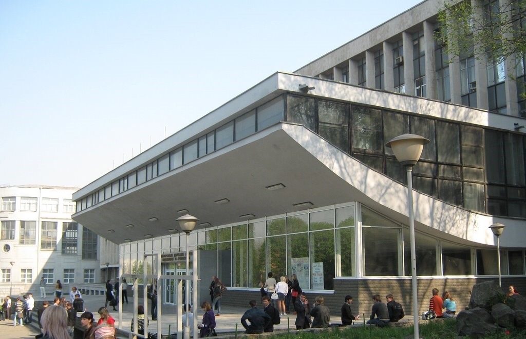 От 7 до 53 тысяч гривен: сколько стоит обучение в вузах Днепра в 2022 году