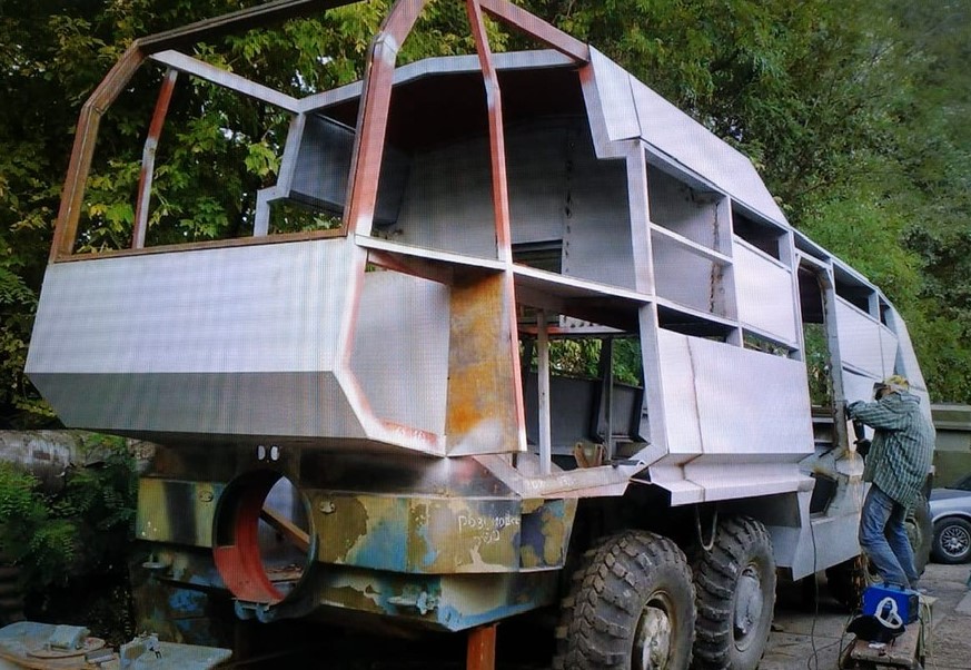 Над строительством медицинского автомобиля работали 8 месяцев