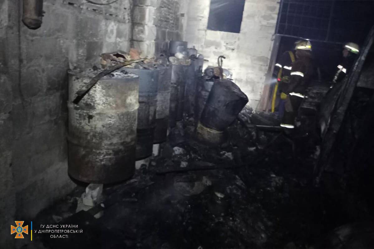 Вогонь знищив два гаражі, п&rsquo;ять автомобілів разом та речі