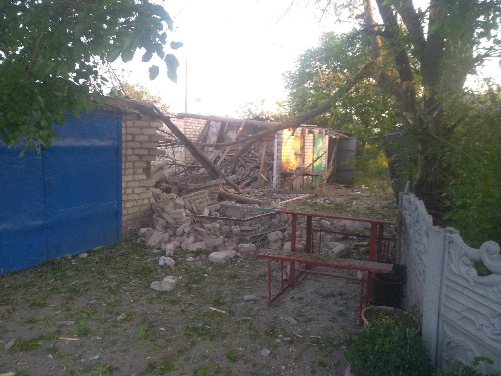 Последствия обстрела села Большая Костромка в Зеленодольском обществе