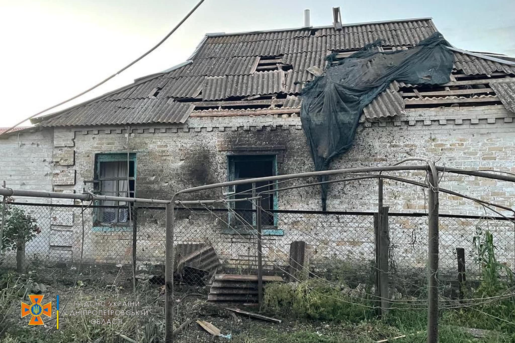 У Нікополі через обстріл пошкоджені понад 30 будівель