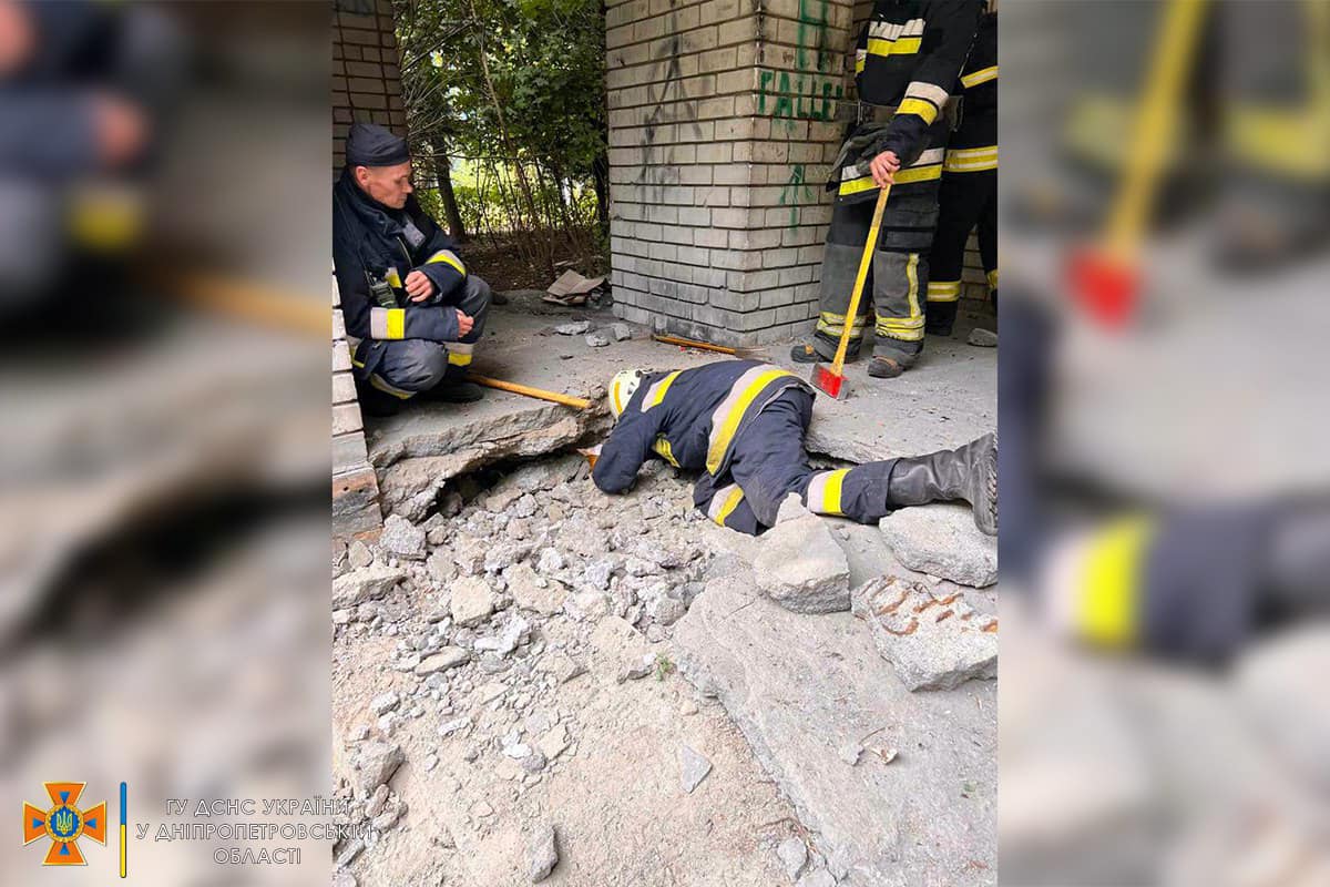 У Дніпрі цуценята впали в яму