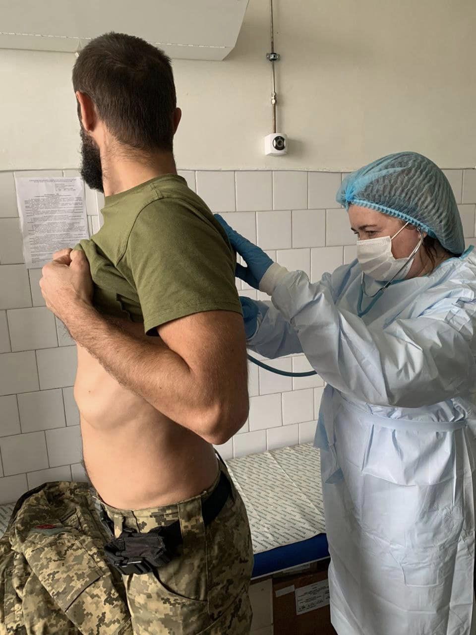 Медики Днепра спасли военного