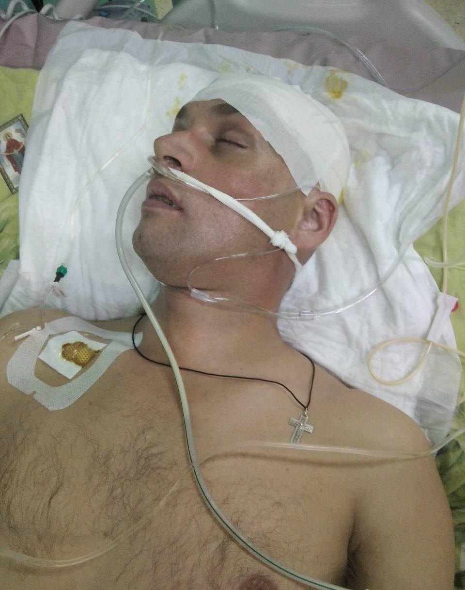 В Днепре боролись за жизнь тяжело раненого военного