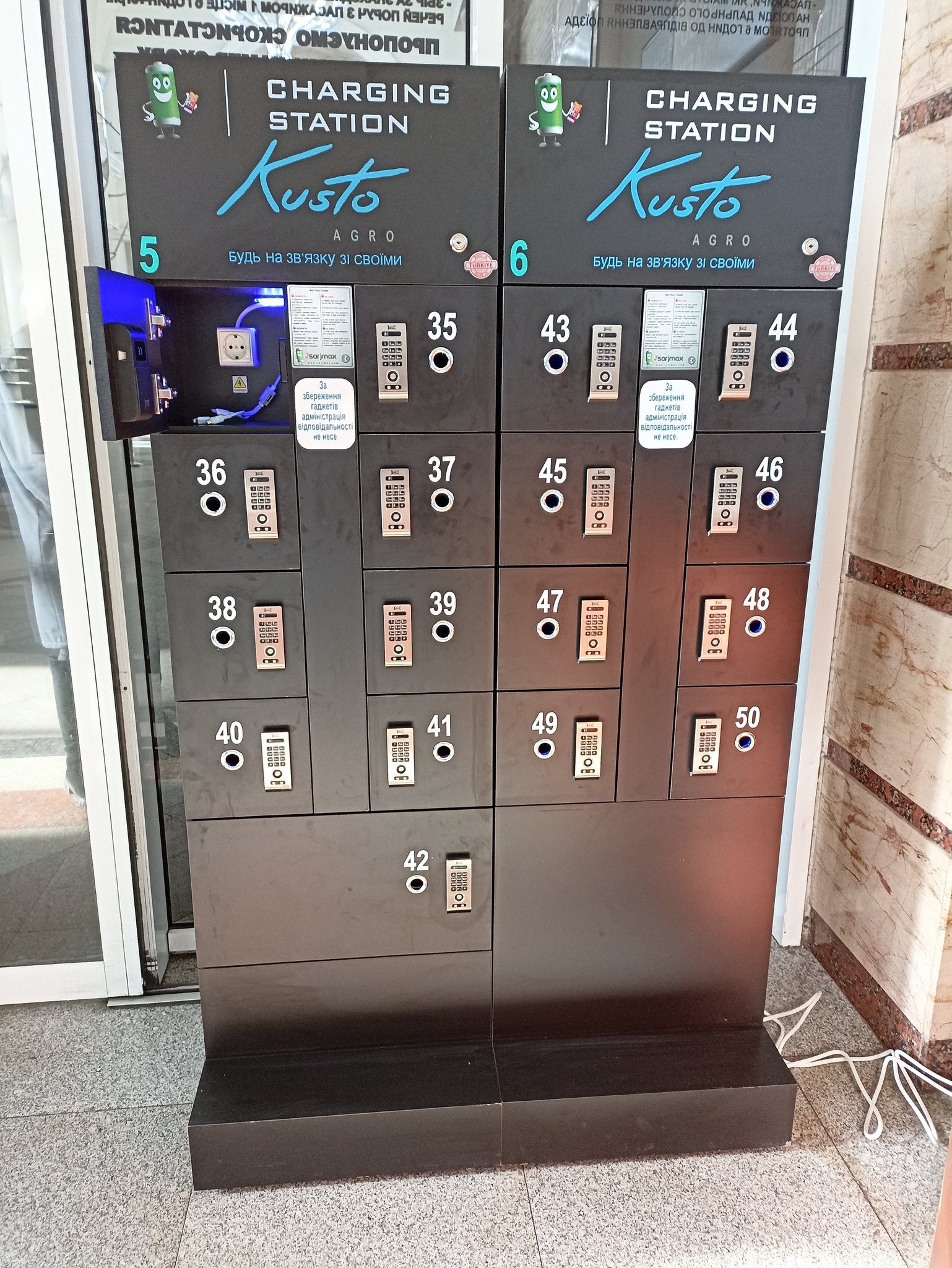 У Дніпрі з'явилися зарядні станції