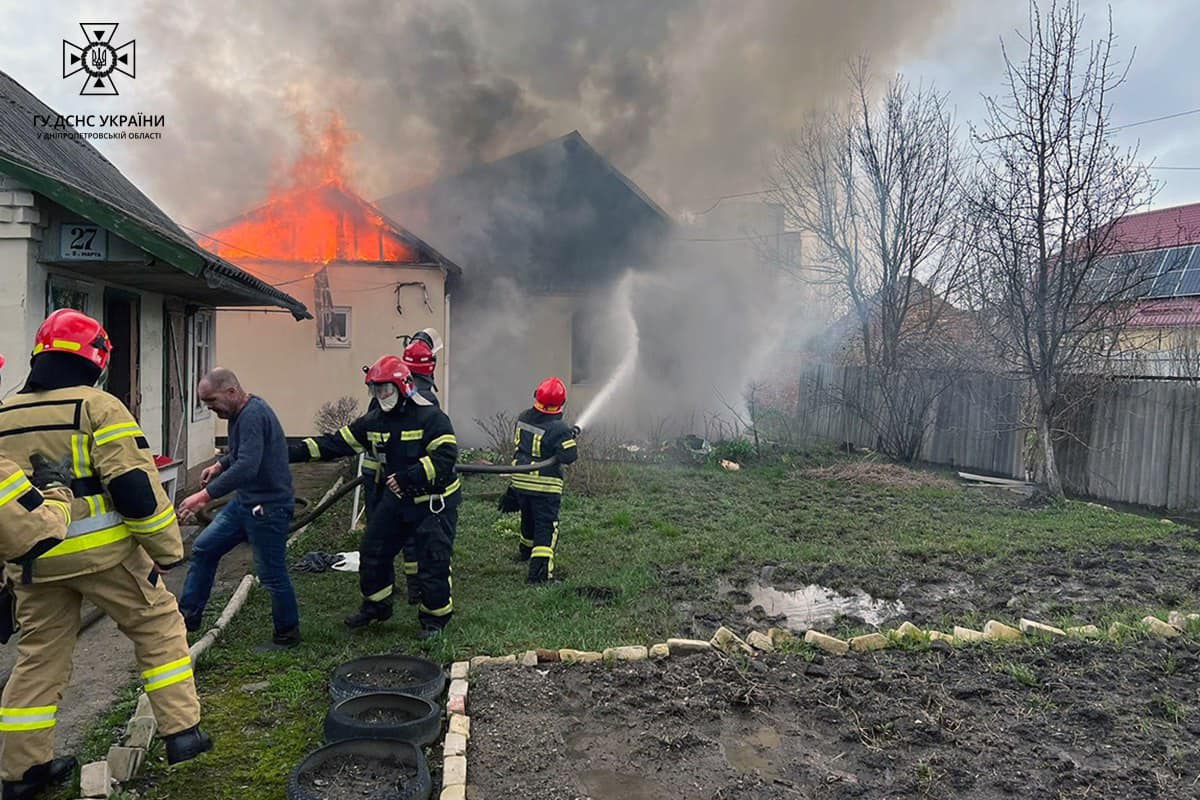 В Днепропетровской области произошел масштабный пожар в доме: есть погибшая  - Днепр Vgorode.ua