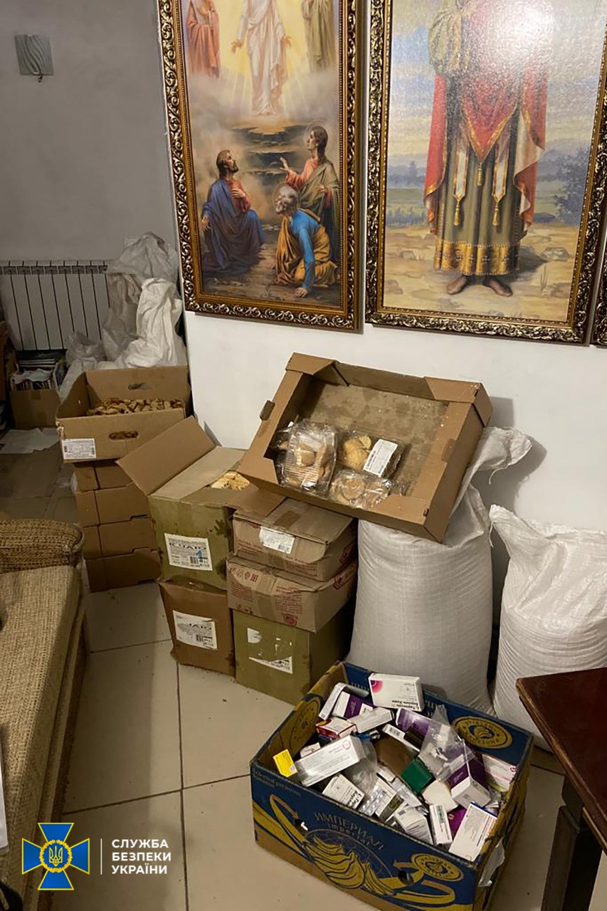 На Херсонщині у церкві знайшли склади з майном армії РФ