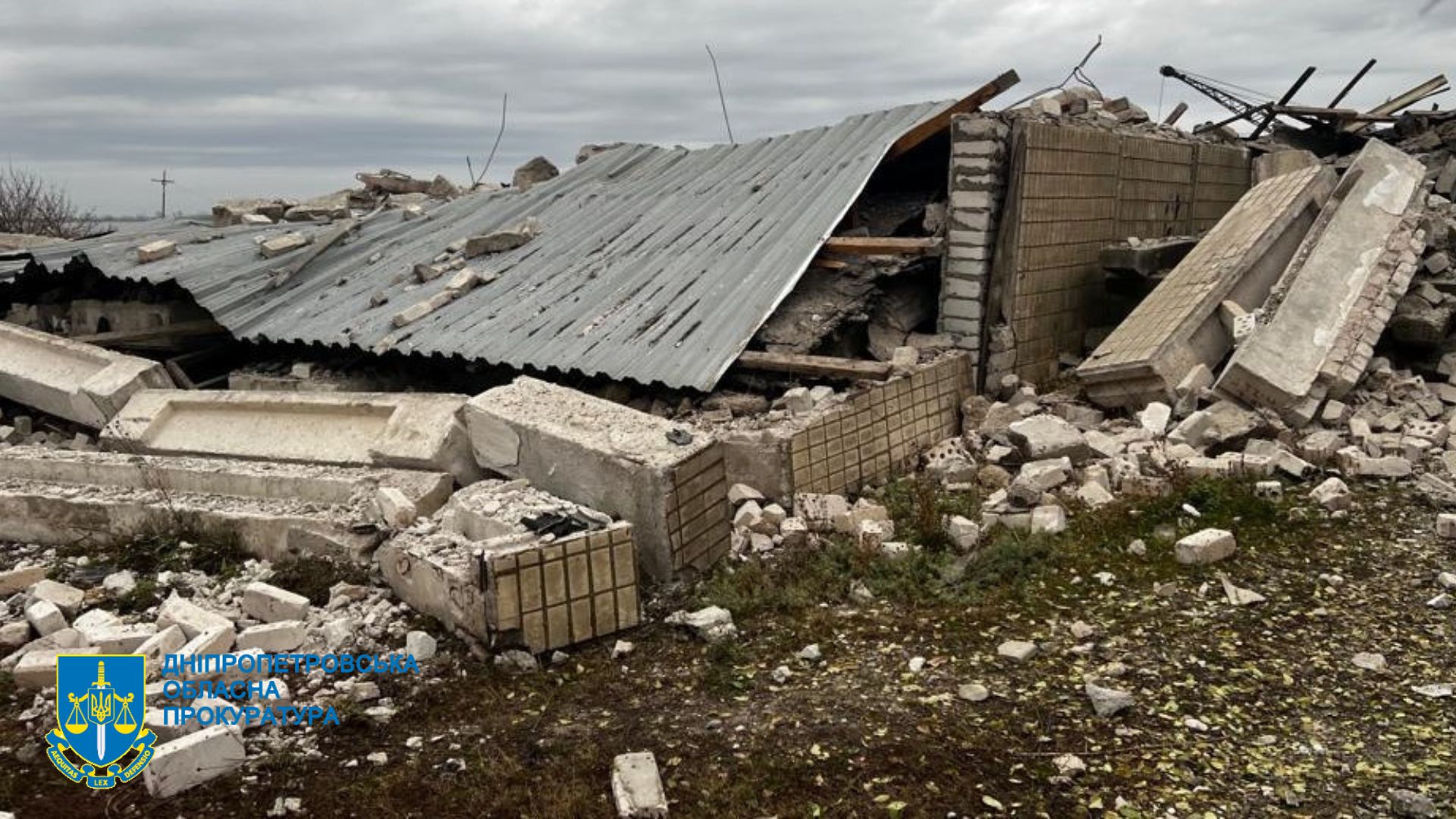 В результате вражеской ракетной атаки повреждено хозяйство