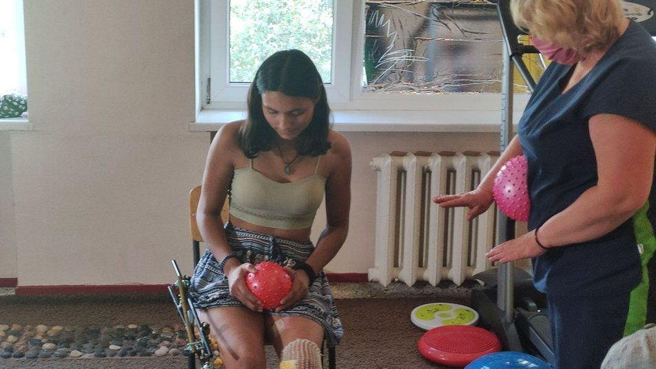 Реабілітація дівчини з Донеччини