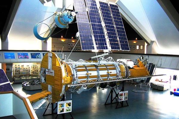 У Аерокосмічному виставковковому центрі можна побачити справжні космічні апарати