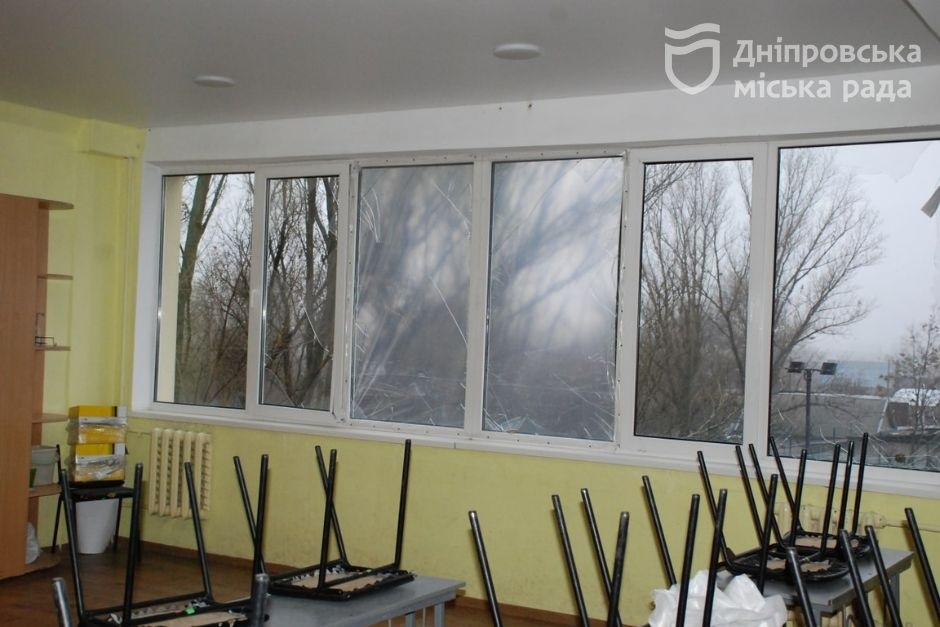 В Днепре в результате ракетных ударов потерпели разрушения две школы