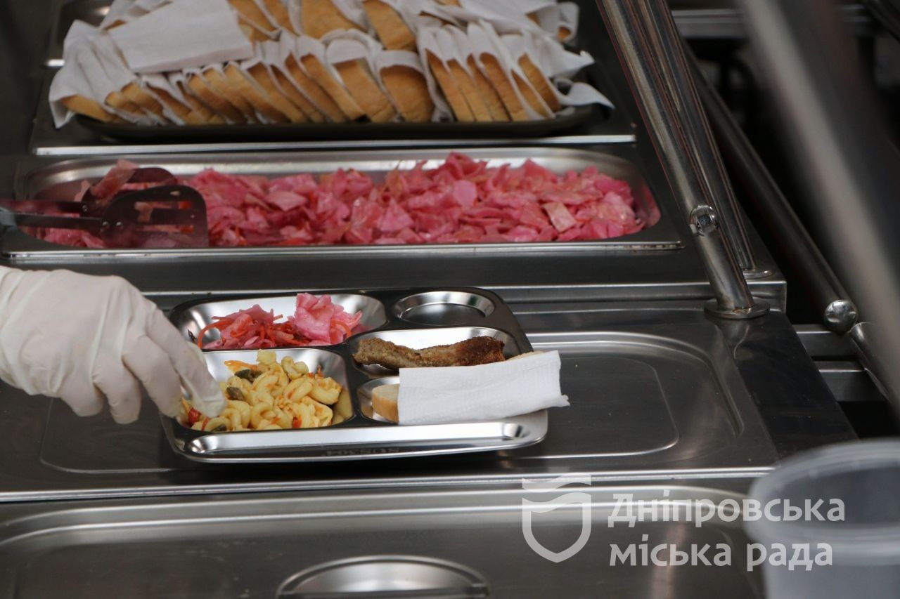 У Дніпрі для переселенців організували безкоштовні обіди