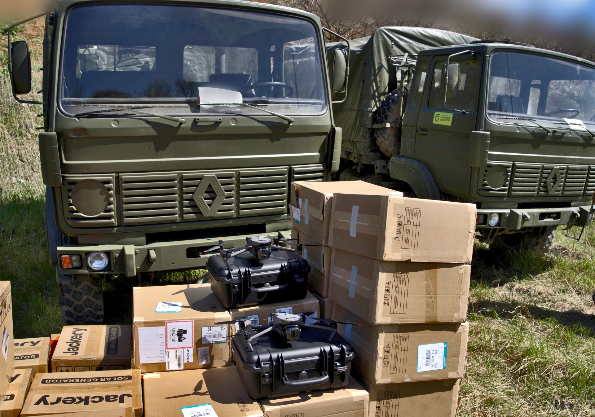 Филатов передал военным грузовики и квадрокоптеры