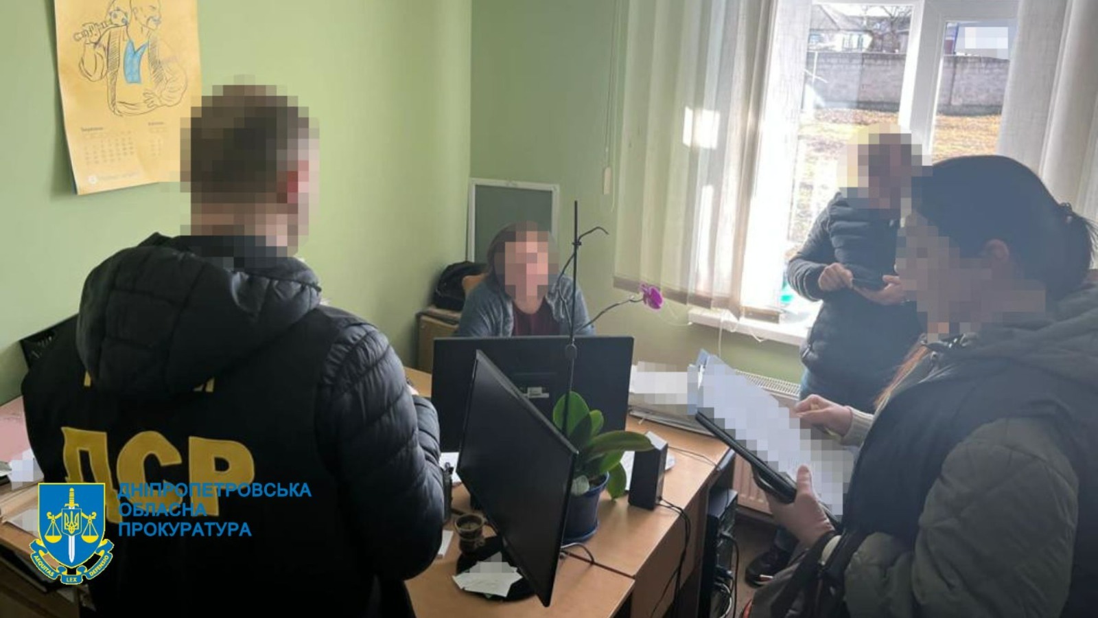 Двом посадовцям міськради повідомлено про підозру