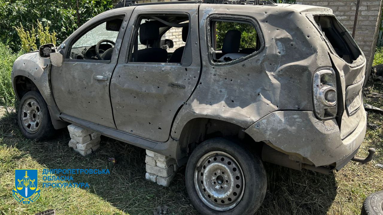 Внаслідок обстрілу пошкоджено школу, дитсадок, аптеку, палац культури, станцію та вежу мобільного зв’язку, 12 житлових будинків, квартири, автомобілі мешканців