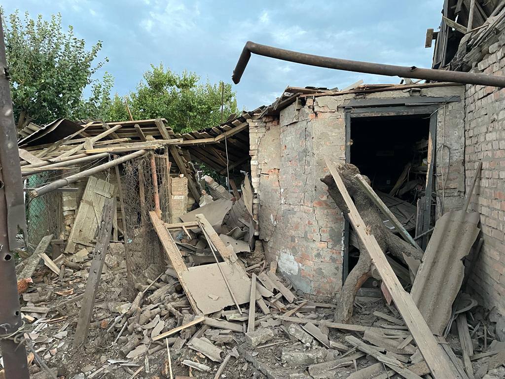 Через обстріл у Нікополі зруйновані будинки