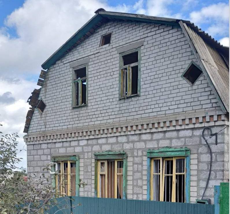 Ракетный удар повредил 15 зданий работников образования