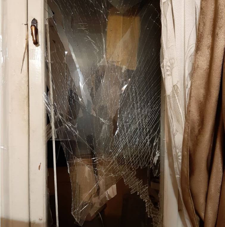 В результате ракетного удара повреждены дома педагогов