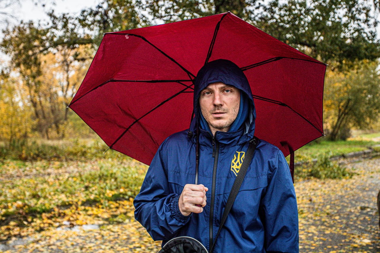 Владелец разрушенного шиномонтажа в результате ракетного удара