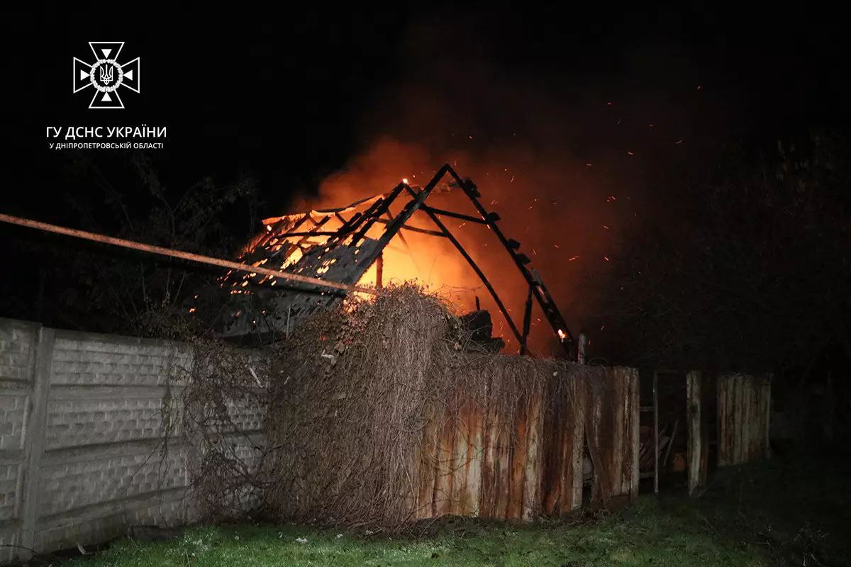 В Днепре горел жилой дом - фото: dsns.gov.ua