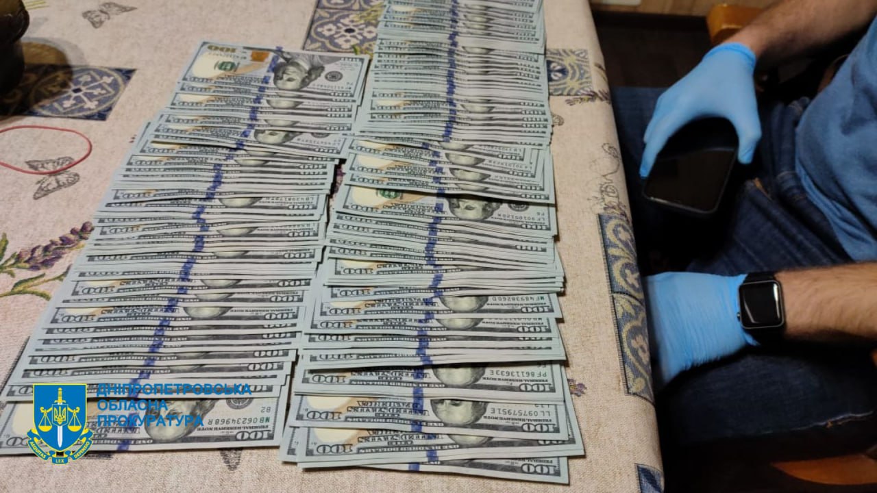 В Кривом Роге за 105 тысяч долларов хотели переправить за границу 7 мужчин