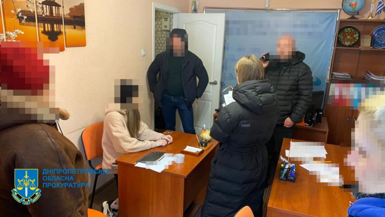 В Днепре задержана женщина, которая организовала выезд призывников за границу