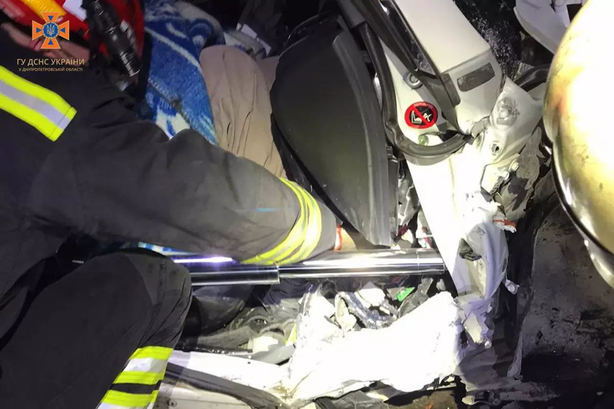 21-летнюю девушку зажало в авто