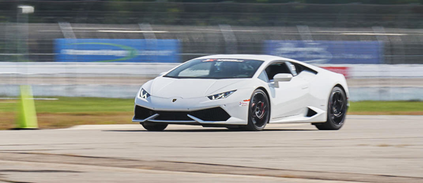 Навички екстремального водіння: Як вони сприяють безпеці на дорозі -