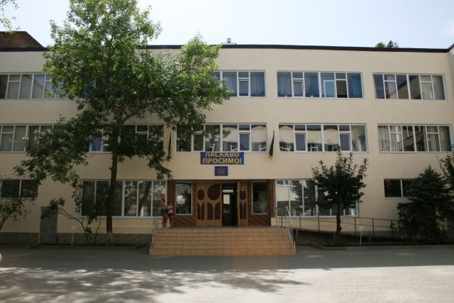 Середня загальноосвітня школа 140 -