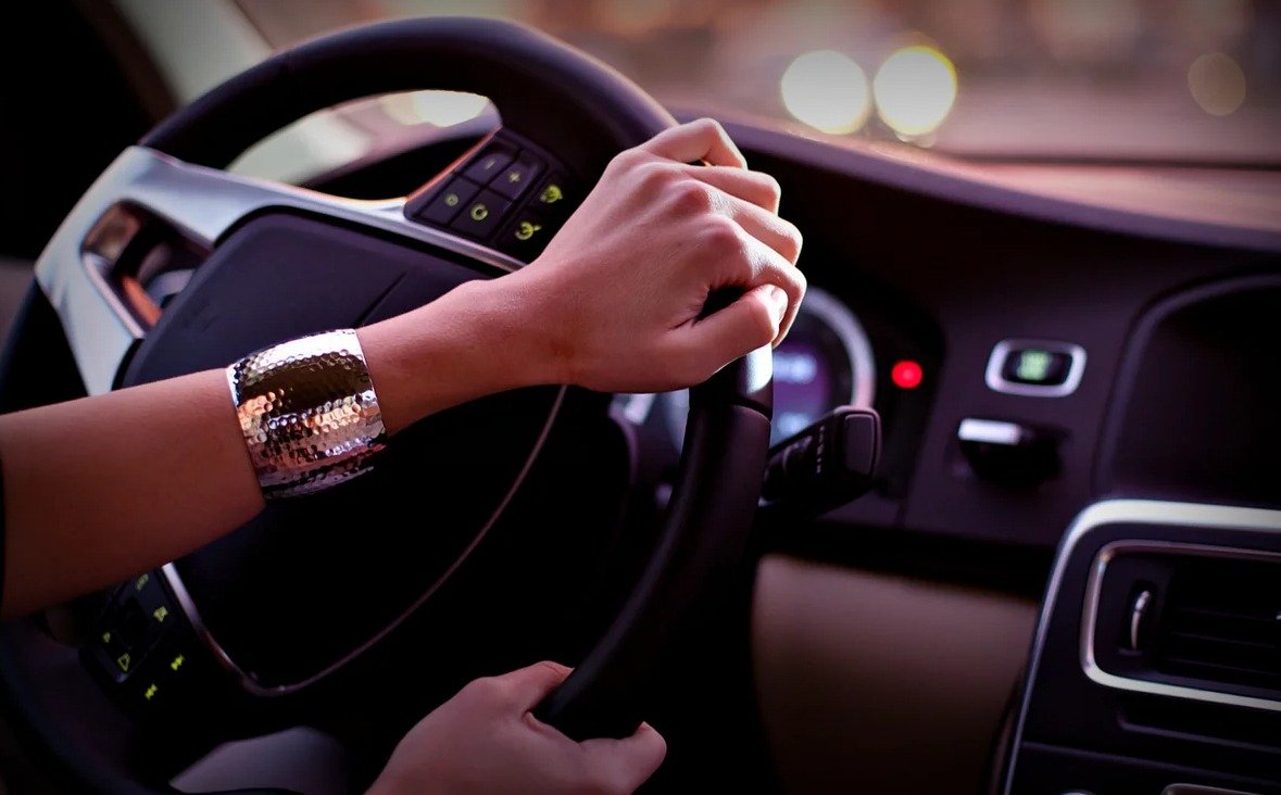 В Украине рассматривается законопроект, согласно которому могут начать штрафовать водителей за превышение шума за рулем -