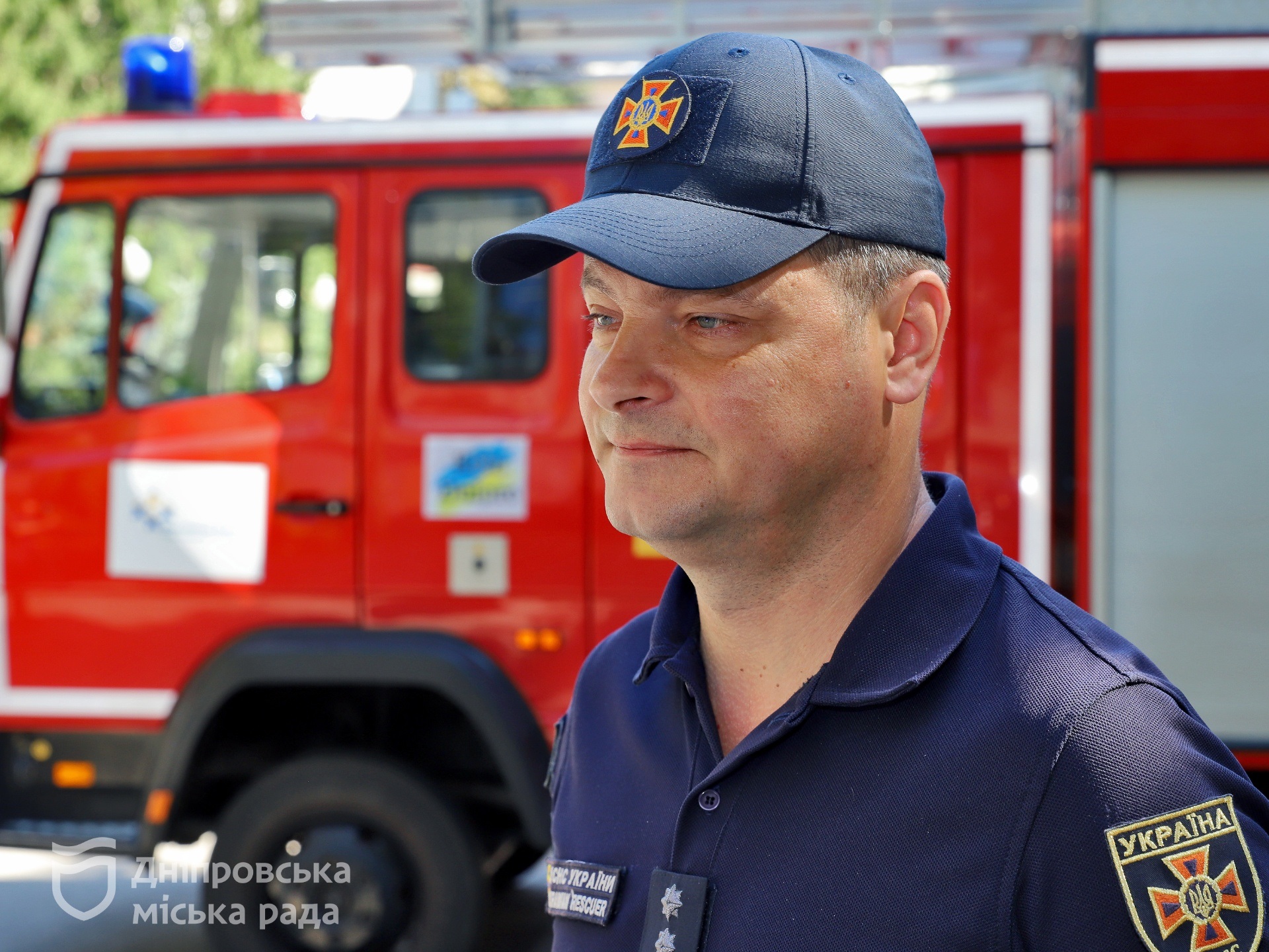 Днепр доставил спасателям пожарную машину и спецавто для животных – их город получил от немецкого Кельна -