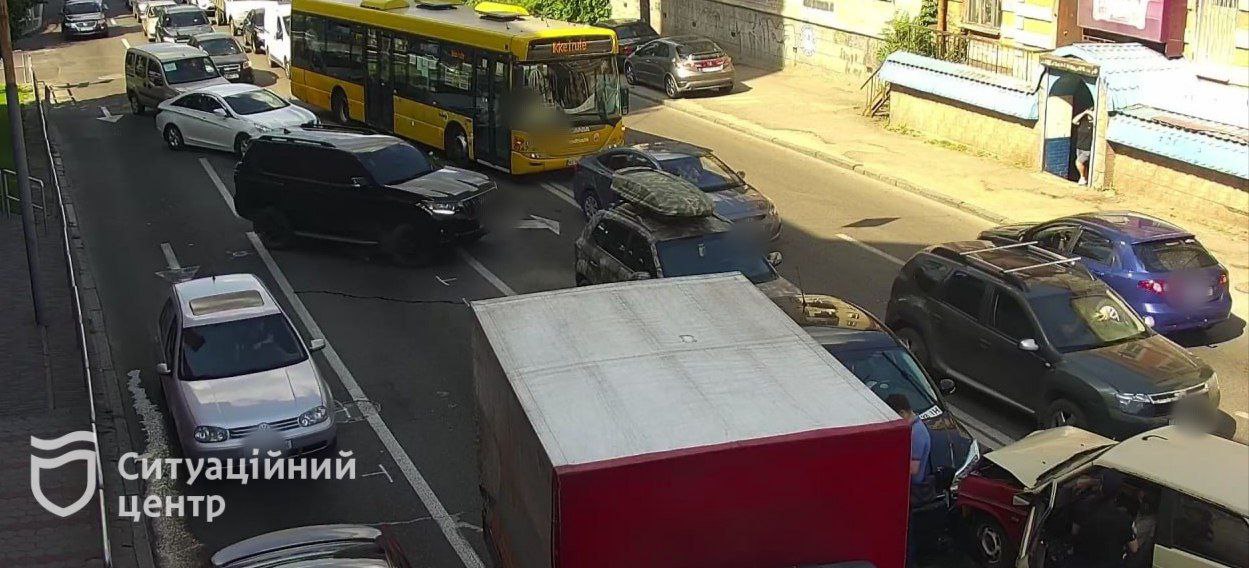 Затор у Дніпрі внаслідок ДТП -