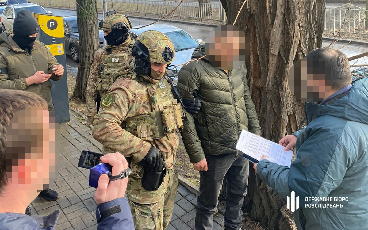 В Днепропетровской области два офицера присвоили себе 3,5 миллиона гривен, которые предназначались для выплат военнослужащим -