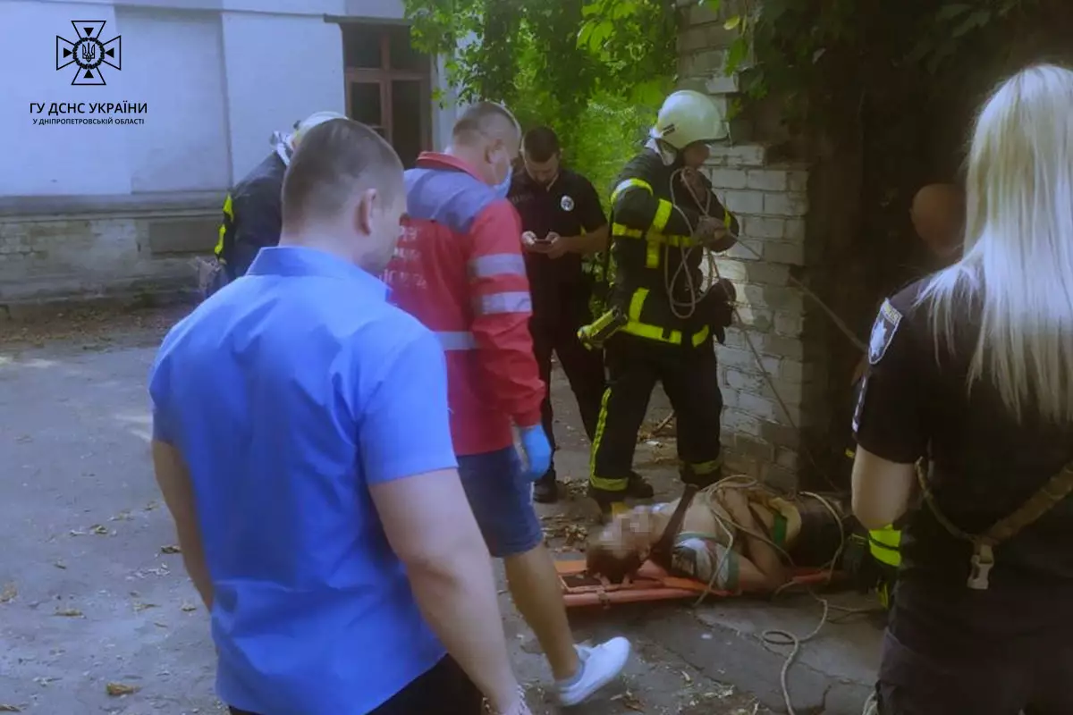 У Дніпропетровській області двоє жінок отруїлися димом, а чоловік впав у підвал -
