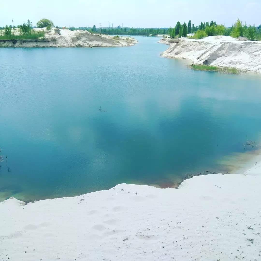 Вільногірські Мальдіви у Дніпропетровській області заполонила велика кількість відпочиваючих -