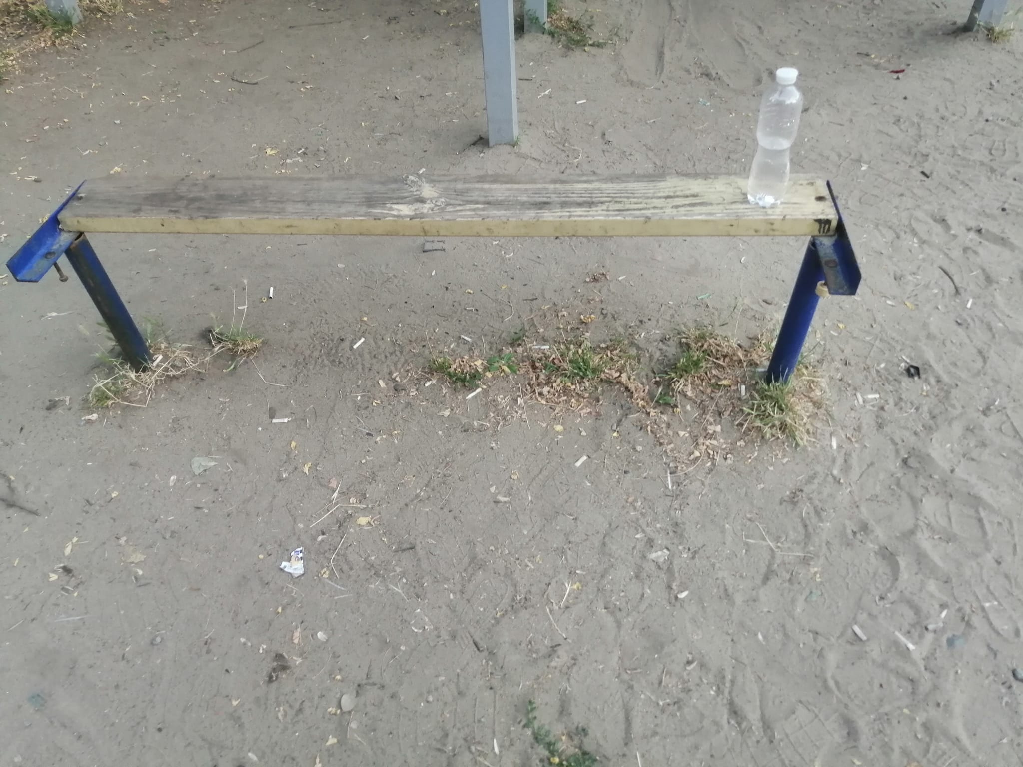 У Дніпрі місцеві скаржаться на занедбаний дитячий майданчик -