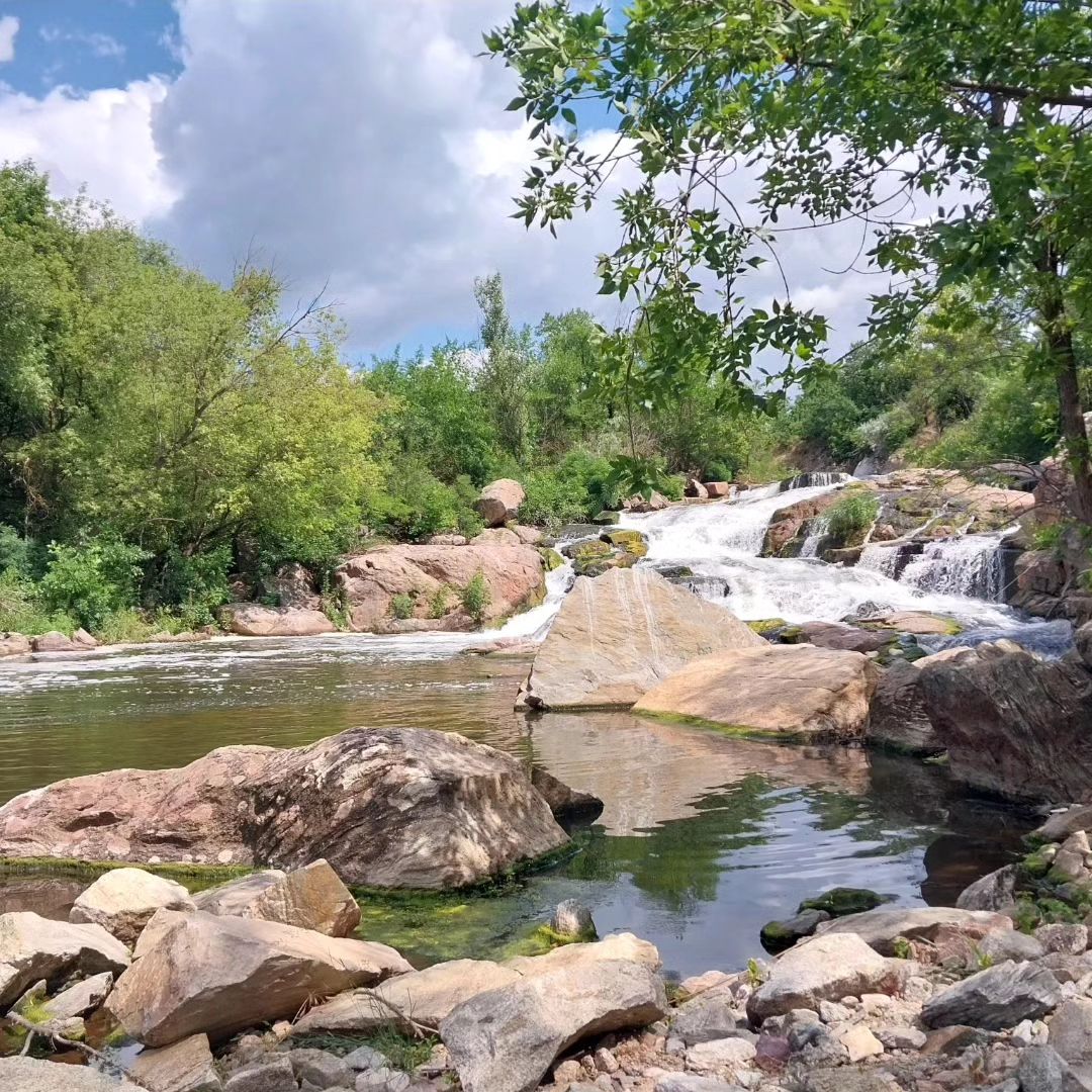 Як виглядає криворіжська "гірська річка" після минулорічного прильоту по дамбі -