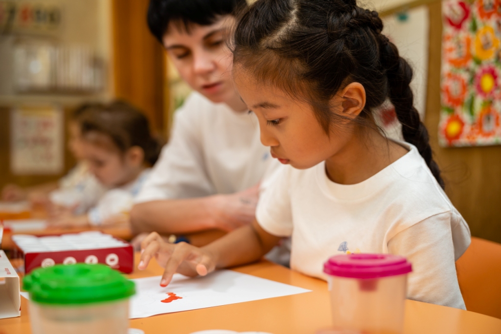 10-летняя японская волонтер приехала в Днепр -