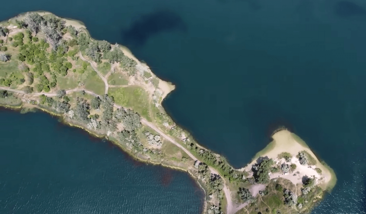 В Днепропетровской области владельцы турбаз не пускают местных в Голубое озеро-